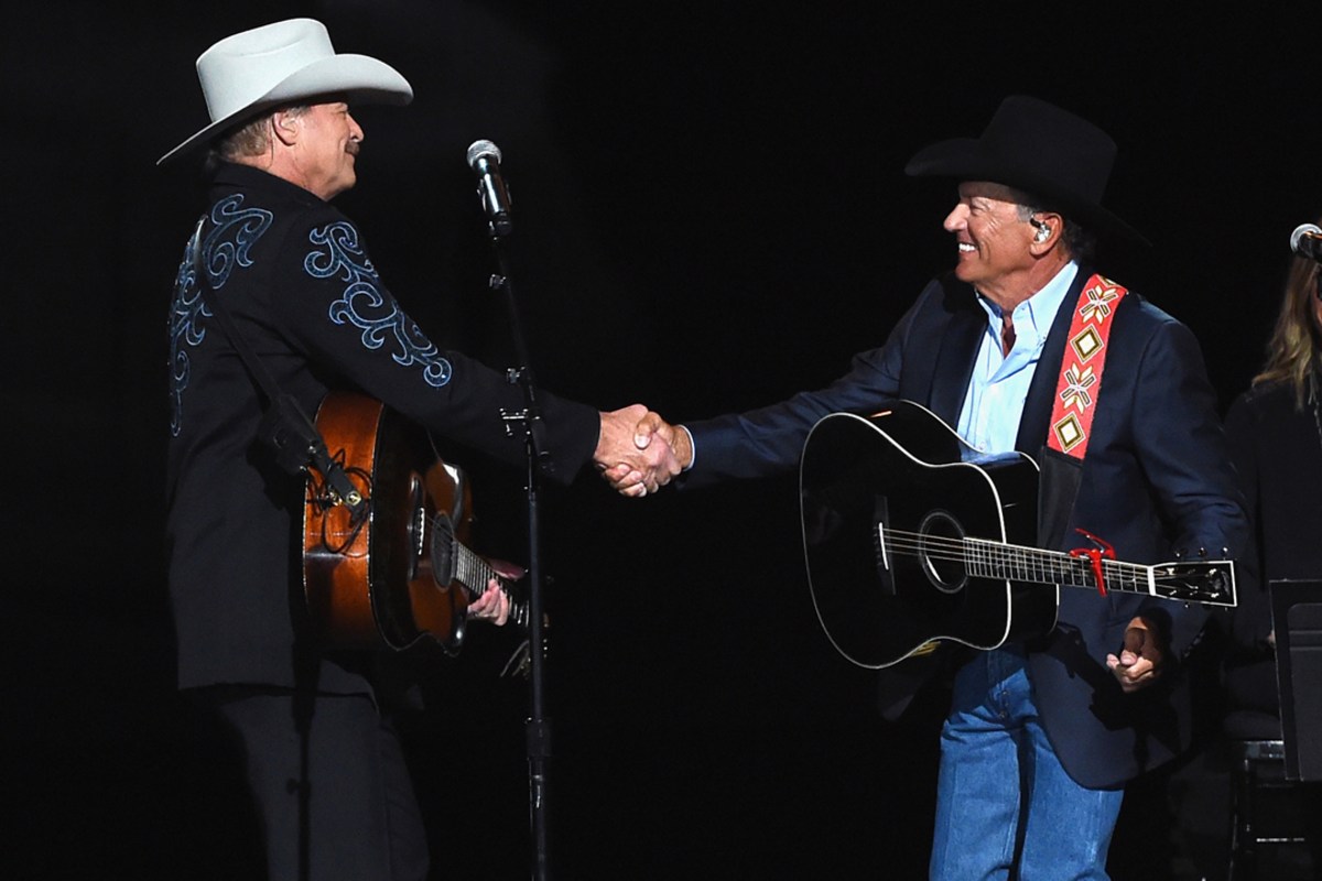Alan Jackson, George Strait Duet at 2016 CMA Awards